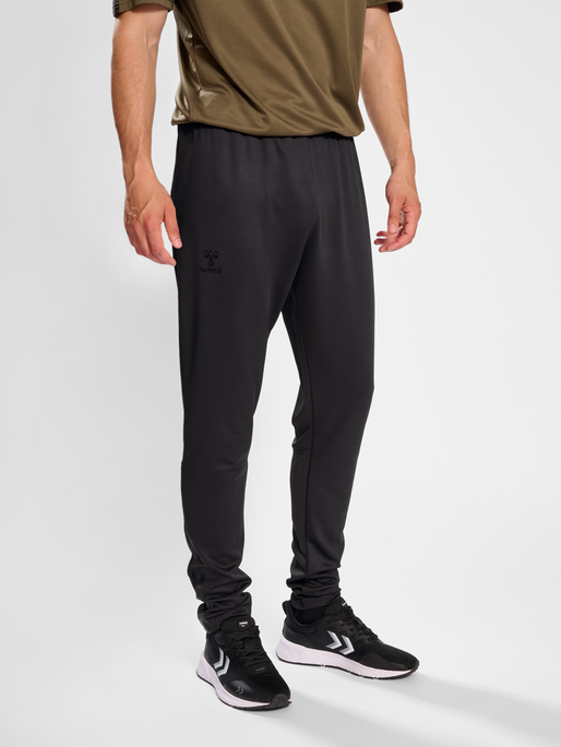 hmlACTIVE TRAINING PANTS, OBSIDIAN, model