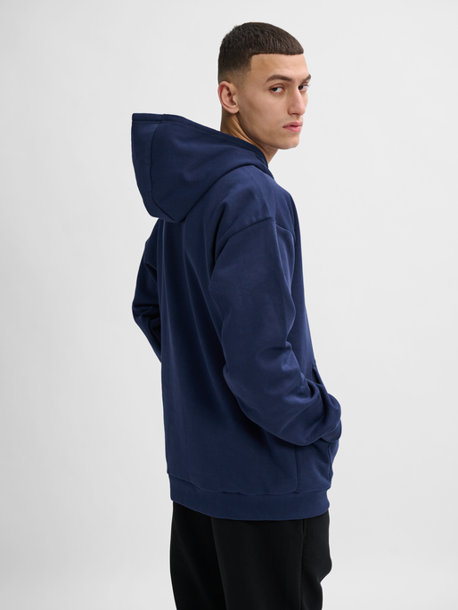 hmlFELIX LOOSE HOODIE, DRESS BLUES, model