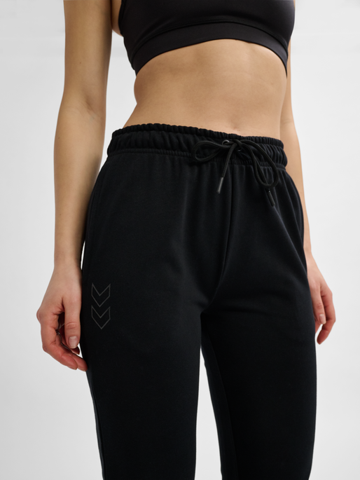 hmlACTIVE SWEATPANTS WOMAN, BLACK, model