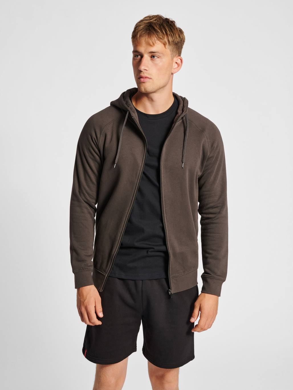 hmlRED CLASSIC ZIP HOODIE, RAVEN, model