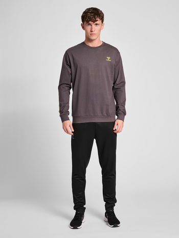 hmlOFFGRID COTTON SWEATSHIRT, FORGED IRON, model