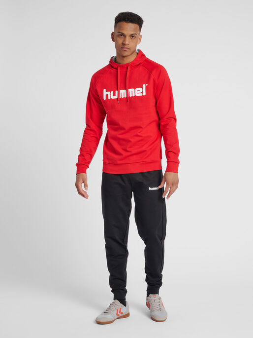 HUMMEL GO COTTON LOGO HOODIE, TRUE RED, model
