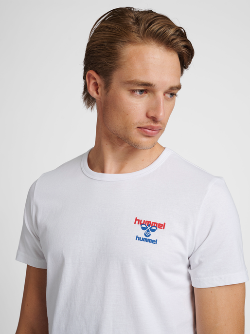 hmlIC DAYTON T-SHIRT, WHITE, model