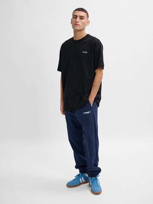 hmlFELIX LOOSE TEE, BLACK, model