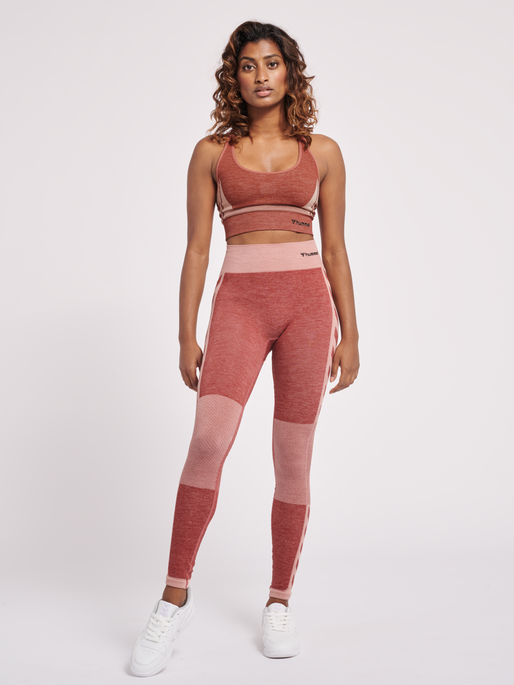 hmlCLEA SEAMLESS  SPORTS TOP, WITHERED ROSE, model