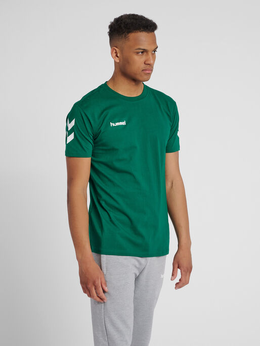 HMLGO COTTON T-SHIRT S/S, EVERGREEN, model