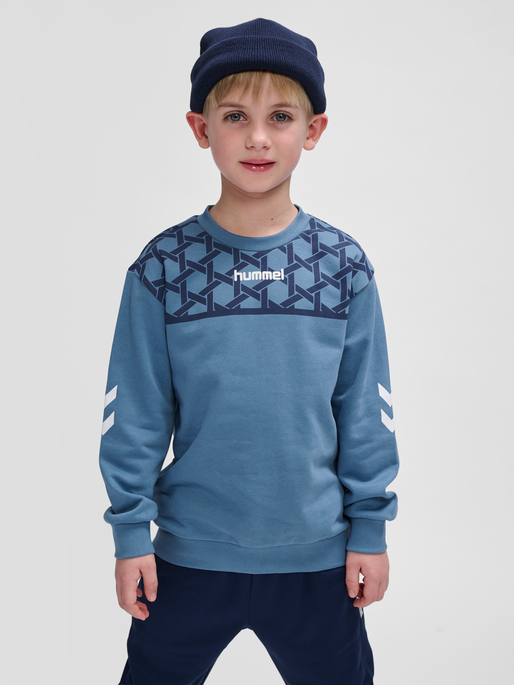 hmlPS SWEATSHIRT, 7527, model