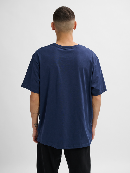 hmlFELIX LOOSE TEE, DRESS BLUES, model