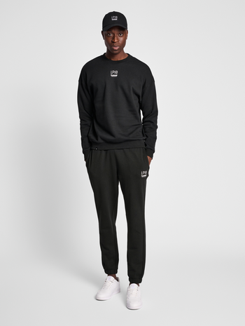 hmlLP10 BOXY SWEATSHIRT, BLACK, model