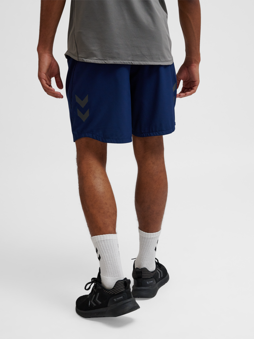 hmlPRO TRAINING SHORTS, MARINE, model