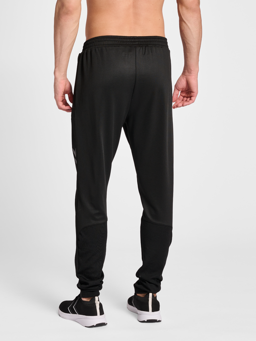 hmlQ4 POLY TRAINING PANT, 2001, model
