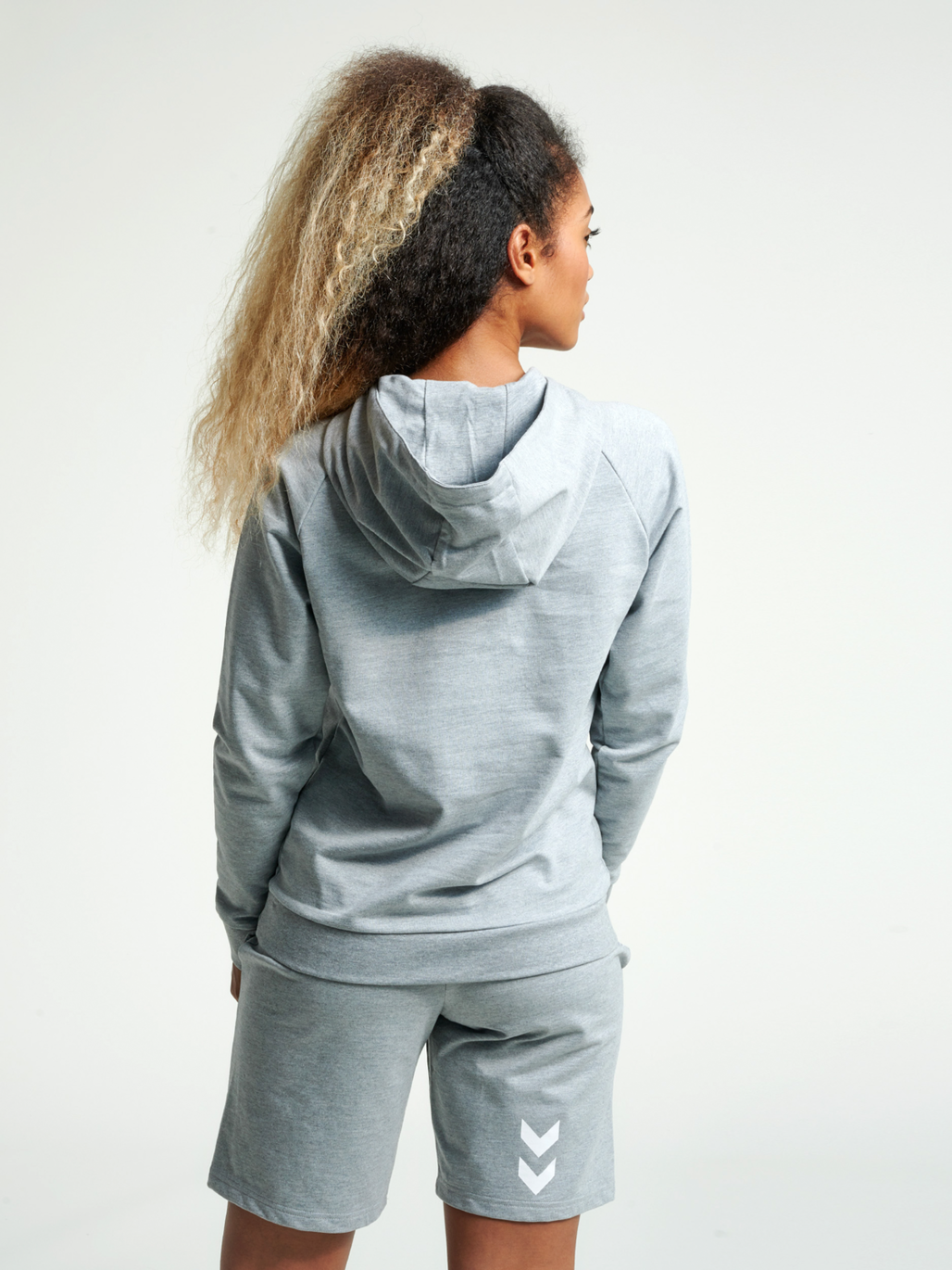 HUMMEL GO COTTON LOGO HOODIE WOMAN, GREY MELANGE, model
