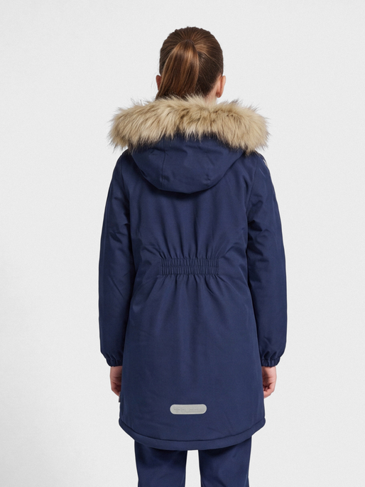 hmlLEAF TEX COAT, BLACK IRIS, model