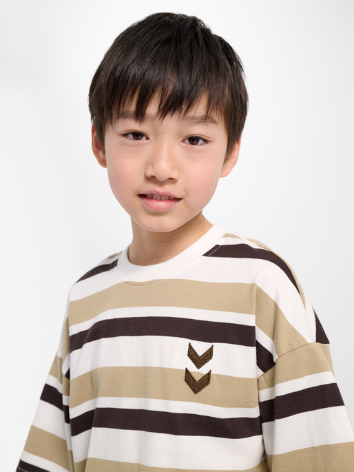 hmlJR SILLY S/S BOXY T-SHIRT STRIPE, SILVER MINK, model