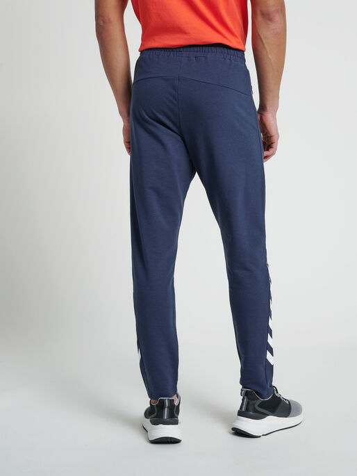 hmlRAY 2.0 TAPERED PANTS, BLUE NIGHTS, model