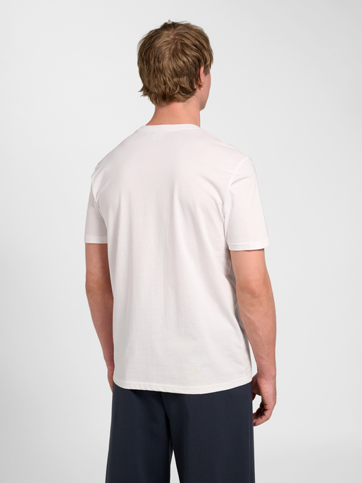 hmlPULSE GRAPHIC T-SHIRT S/S, WHITE/SURF THE WEB, model
