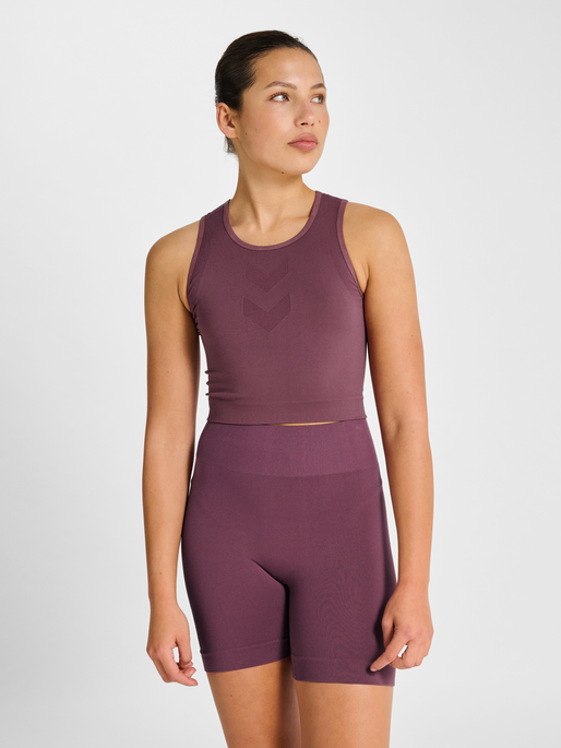 hmlHIIT SEAMLESS W TOP, NOCTURNE, model