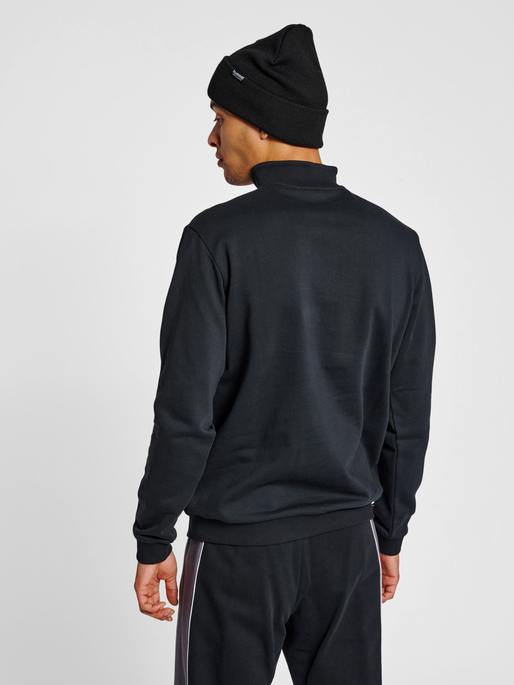 hmlLGC WESLEY HALF ZIP SWEATSHIRT, 2001, model