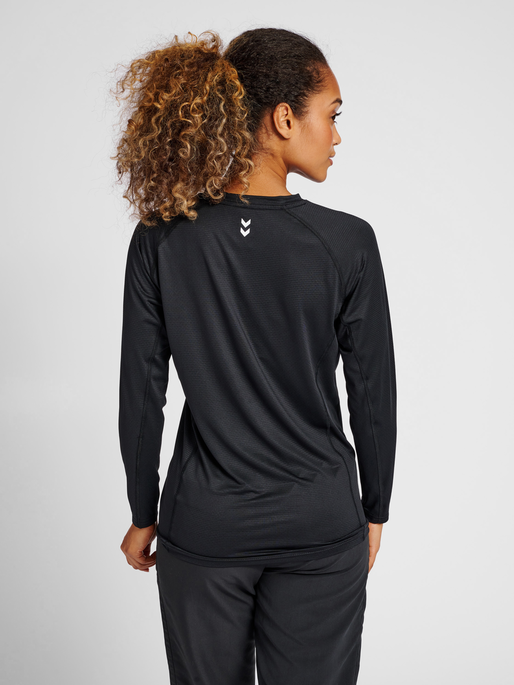 hmlGG12 TRAINING TEE L/S WOMAN, BLACK, model