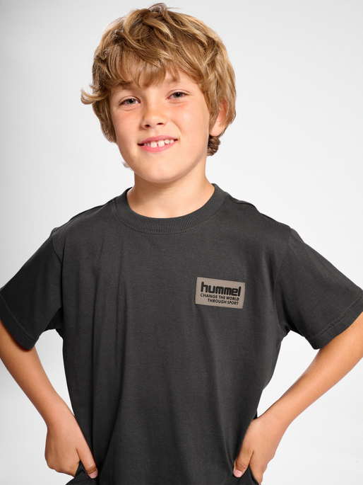 hmlDARE T-SHIRT S/S, 1525, model