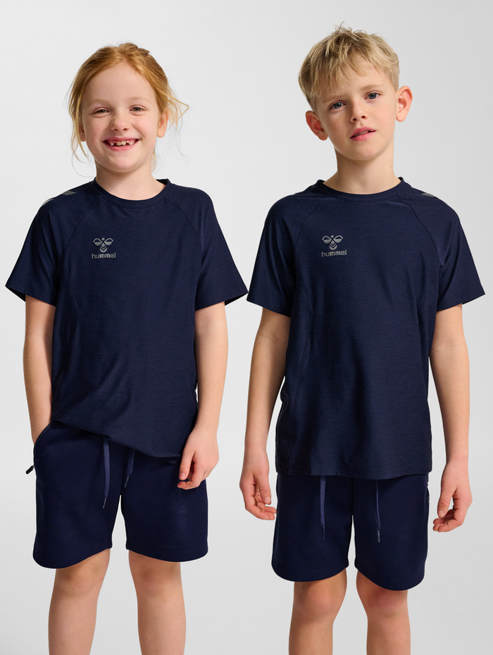 hmlCIMA 2.0 JERSEY S/S KIDS, MARINE MELANGE, model