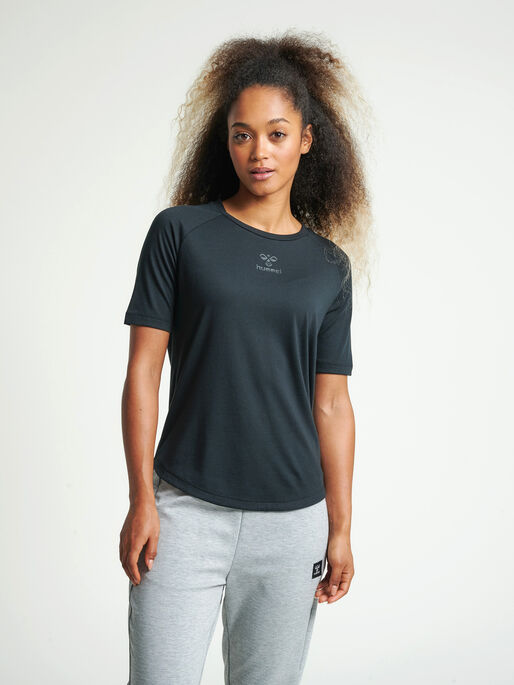 hmlVANJA T-SHIRT S/S, BLACK, model
