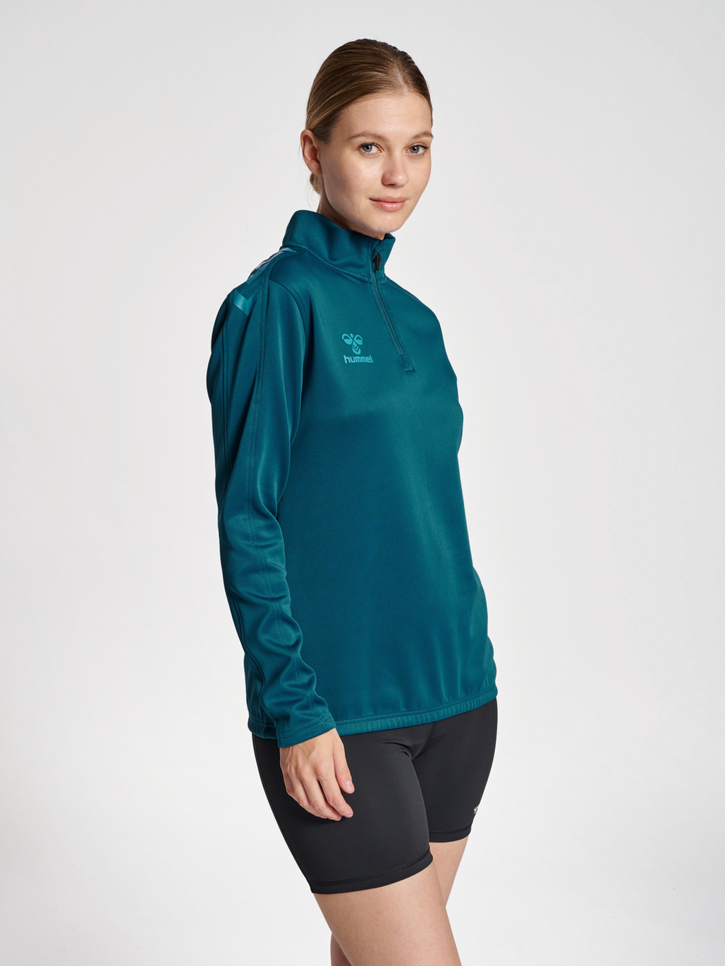 hmlCORE XK HALF ZIP SWEAT WOMAN, BLUE CORAL, model