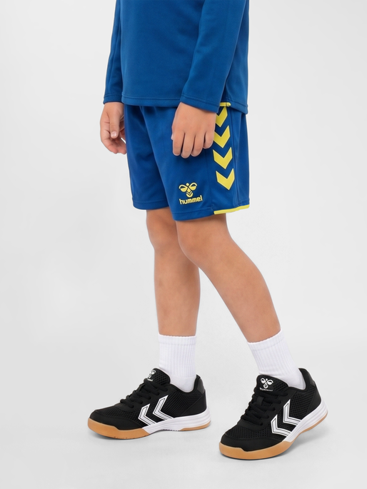 hmlCORE 2.0 SHORTS KIDS, TRUE BLUE/BLAZING YELLOW, model