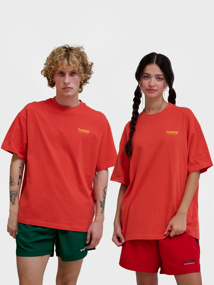 hmlLOOSE T-SHIRT S/S BEES STADIUM, PAPRIKA, model
