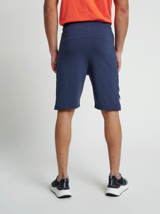 hmlRAY 2.0 SHORTS, BLUE NIGHTS, model