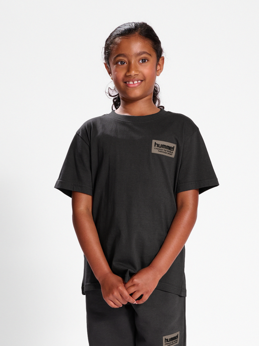 hmlDARE T-SHIRT S/S, 1525, model