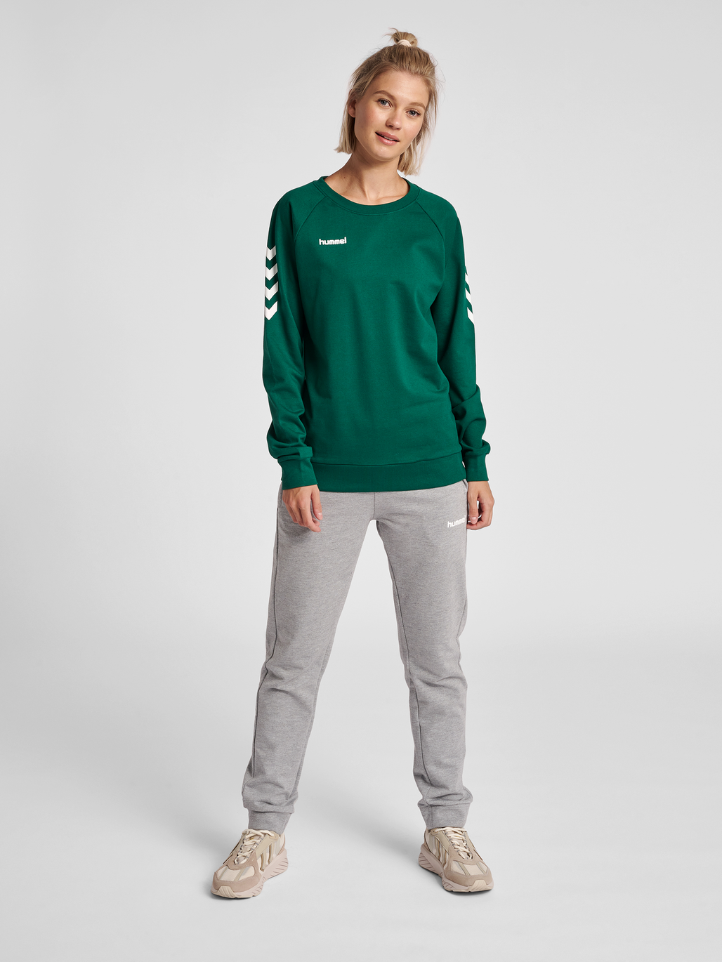 HUMMEL GO COTTON SWEATSHIRT WOMAN, EVERGREEN, model