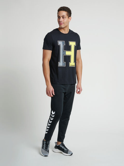 hmlLANEWAY T-SHIRT, BLACK, model