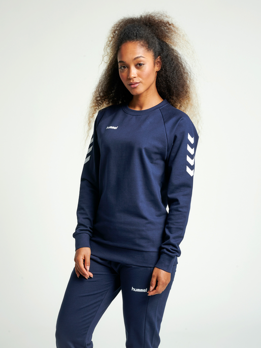 HUMMEL GO COTTON SWEATSHIRT WOMAN, MARINE, model