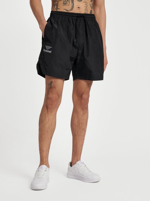 hmlHIVE COLIN SHORTS, BLACK, model