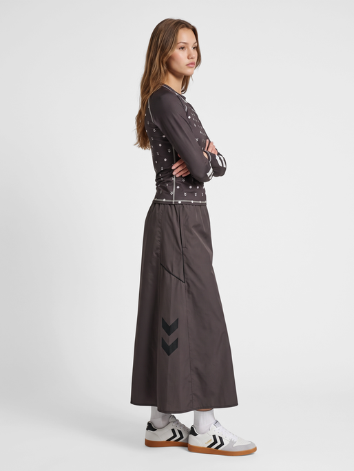 hmlI-D RIPSTOP SKIRT, SHALE, model