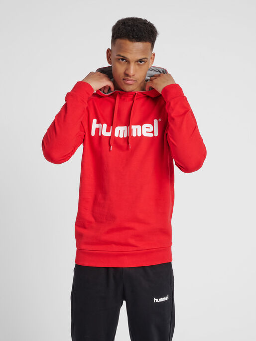 HUMMEL GO COTTON LOGO HOODIE, TRUE RED, model