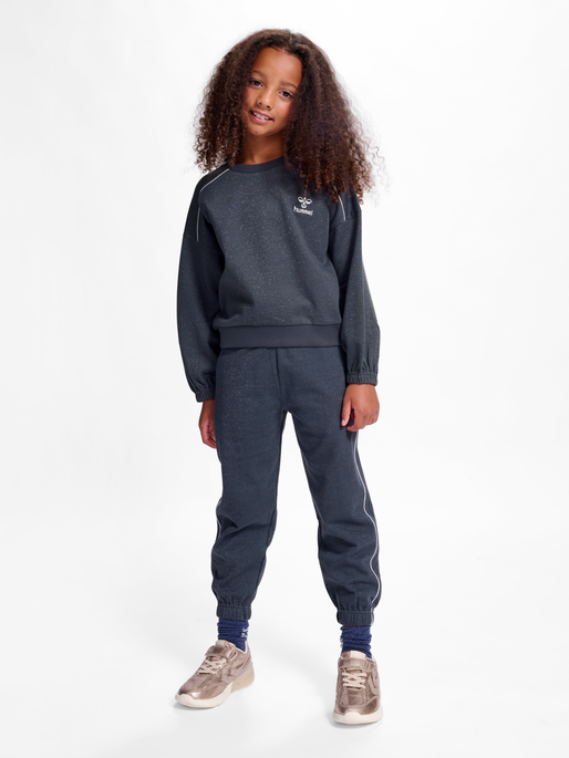 hmlGIZELA SWEATSHIRT, 0526, model
