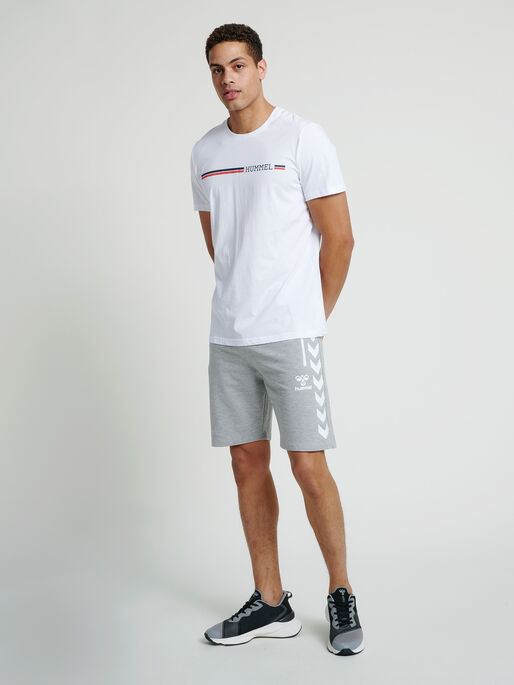 hmlRAY 2.0 SHORTS, GREY MELANGE, model