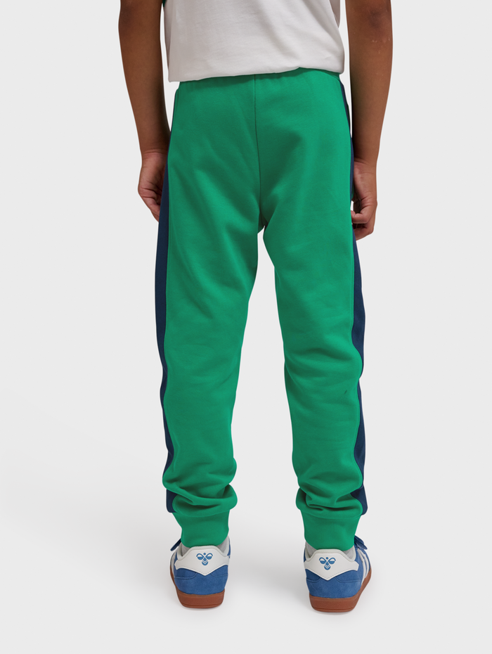 hmlDIXEN PANTS, PEPPER GREEN, model