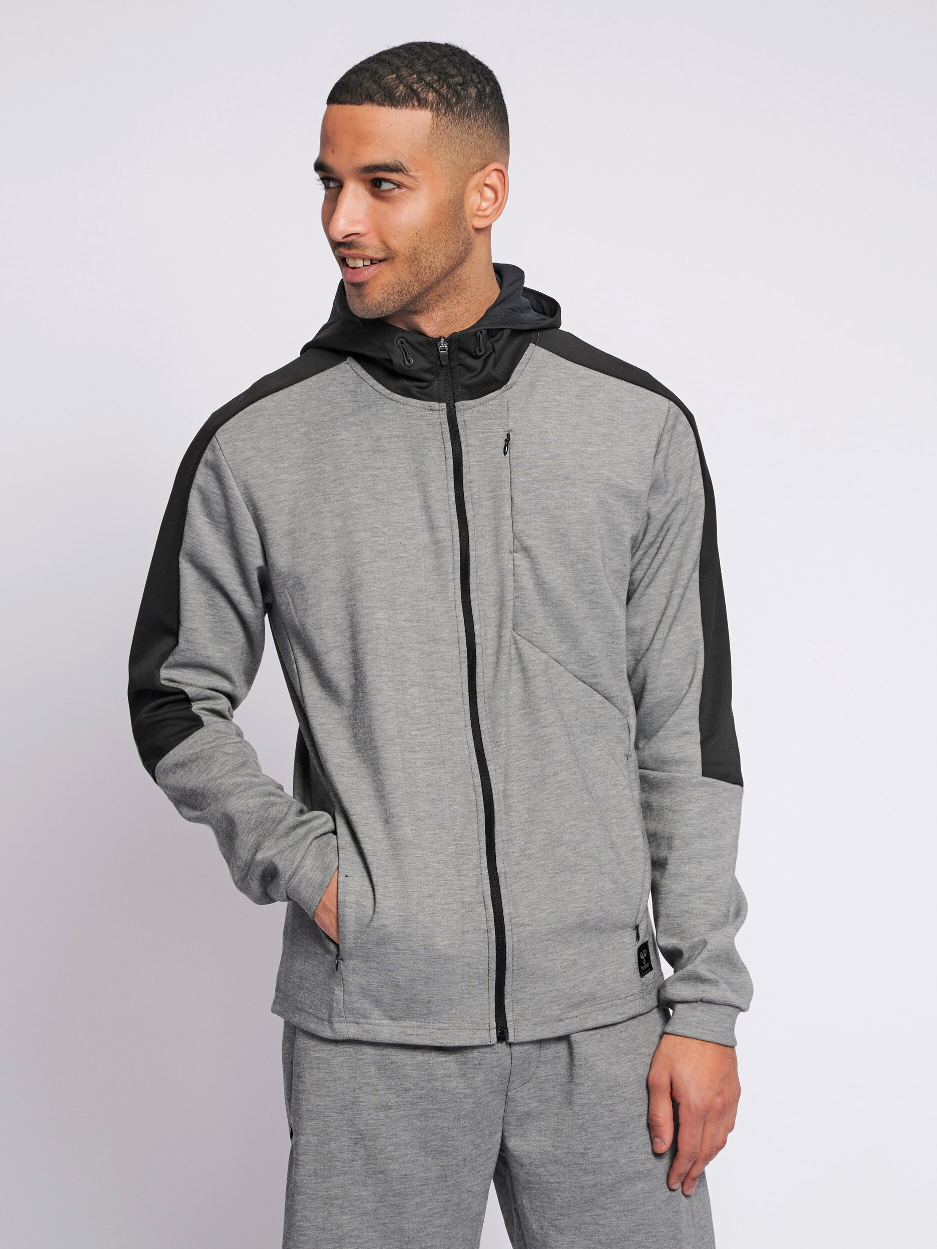 Hummel on sale hoodie zip
