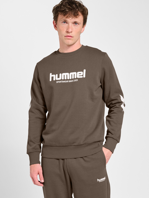 hmlLEGACY 2.0 SWEATSHIRT, DARK NIGHT, model