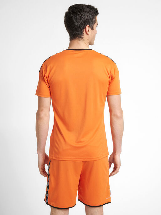 hmlAUTHENTIC POLY JERSEY S/S, TANGERINE, model