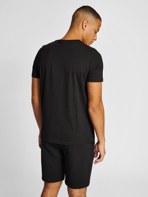 hmlICONS T-SHIRT, BLACK, model