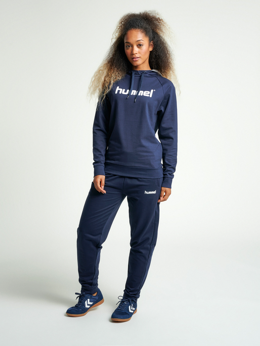HUMMEL GO COTTON LOGO HOODIE WOMAN, MARINE, model