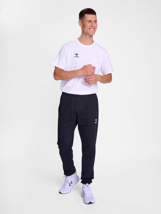 hmlGO 2.0 SWEATPANTS, BLACK, model