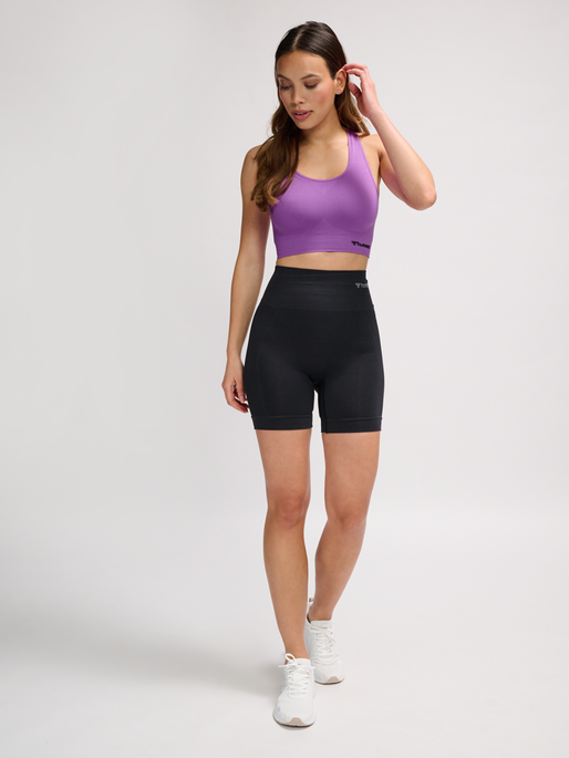 hmlTIF SEAMLESS SPORTS TOP, DEWBERRY, model