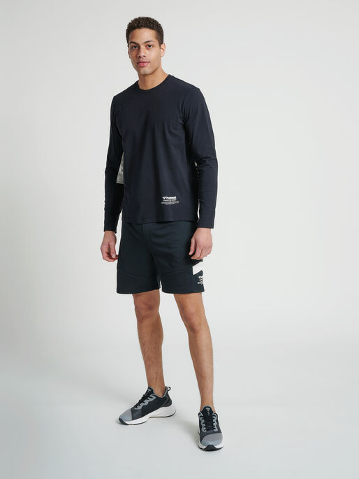 hmlALEC SHORTS, BLACK, model