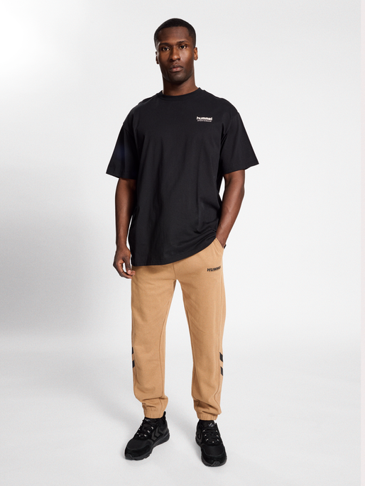 hmlLGC NATE T-SHIRT, 2001, model
