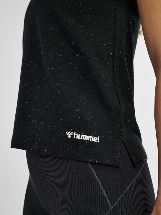 hmlMT ULTRA TOP, BLACK/MULTI COLOUR MELANGE, model